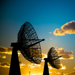 Designing High-Speed Point-to-Point Links with D-Light Active Optical Transceivers